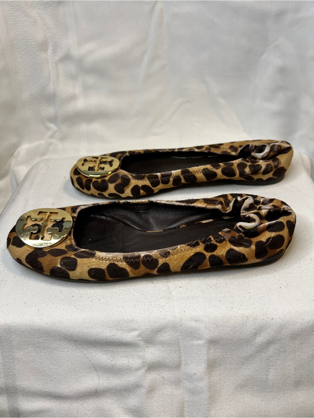 Tory Burch Reva Leopard Print Flats with Gold TB Logo. Women’s size 7.5